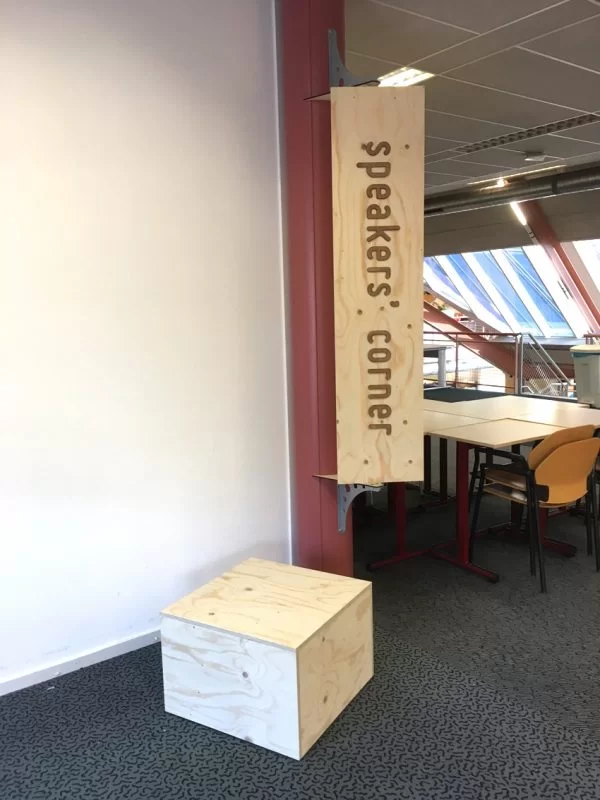 speakerscorner met uitgesneden tekst
