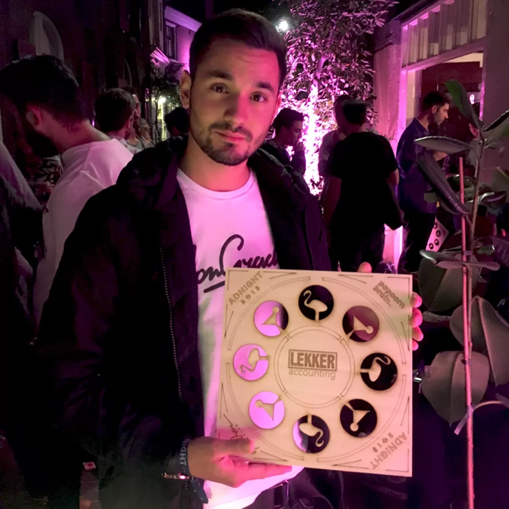 live gegraveerd logo