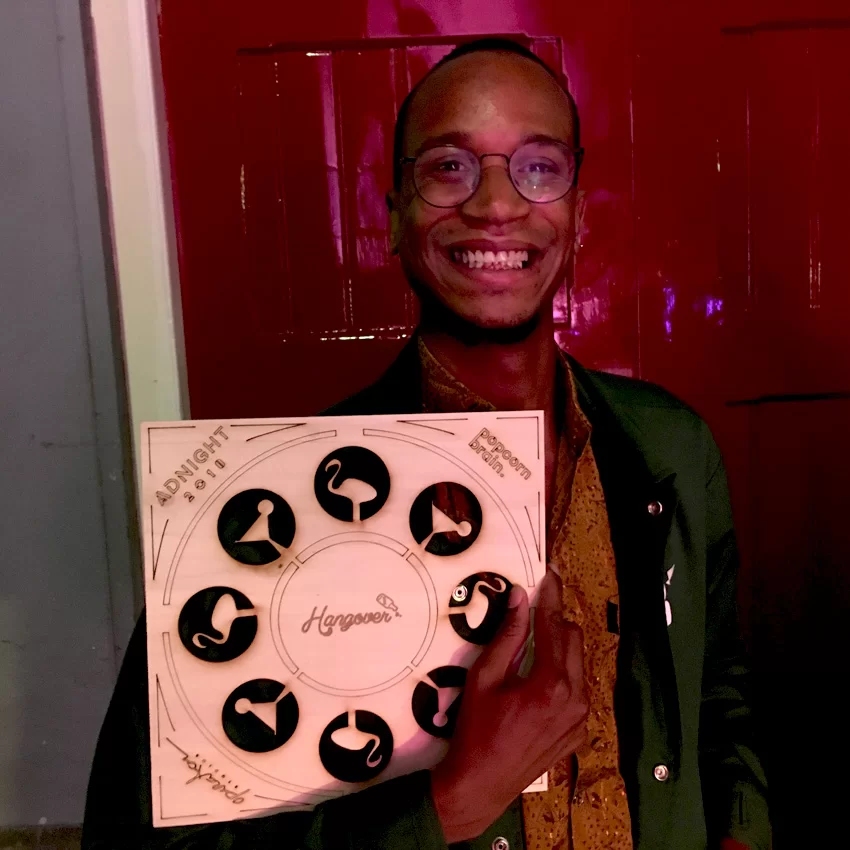 live gegraveerd logo