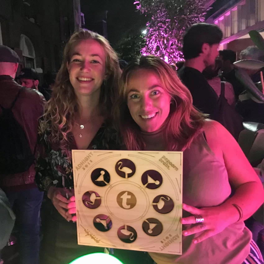 live gegraveerd logo